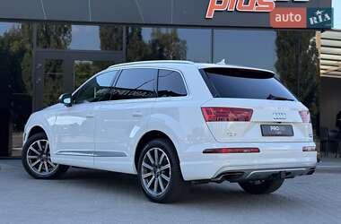 Внедорожник / Кроссовер Audi Q7 2016 в 
