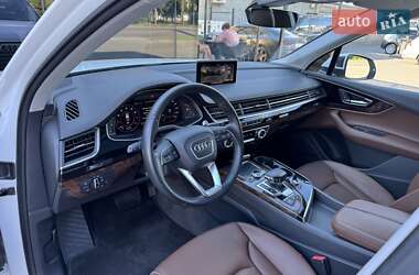 Внедорожник / Кроссовер Audi Q7 2016 в 