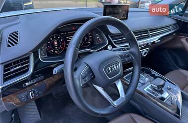 Внедорожник / Кроссовер Audi Q7 2016 в 