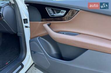 Внедорожник / Кроссовер Audi Q7 2016 в 