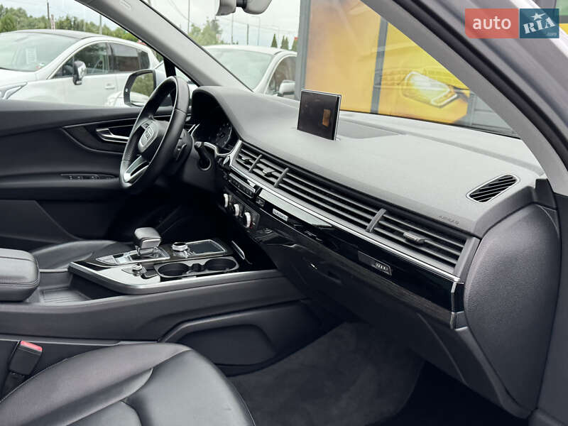 Внедорожник / Кроссовер Audi Q7 2017 в Стрые