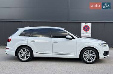 Позашляховик / Кросовер Audi Q7 2017 в 