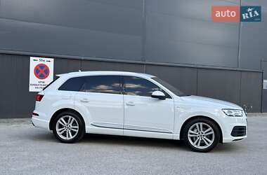 Позашляховик / Кросовер Audi Q7 2017 в 