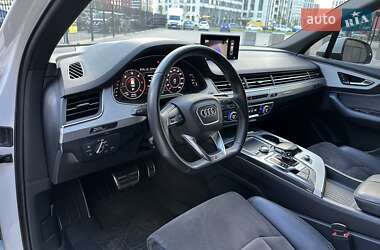 Позашляховик / Кросовер Audi Q7 2017 в 