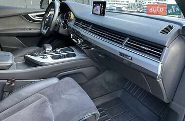 Позашляховик / Кросовер Audi Q7 2017 в 