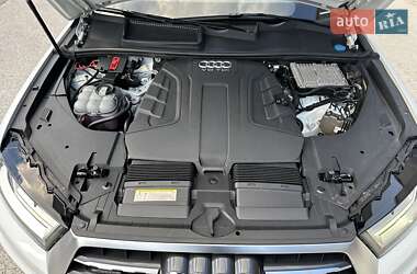 Позашляховик / Кросовер Audi Q7 2017 в 