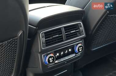 Позашляховик / Кросовер Audi Q7 2017 в 