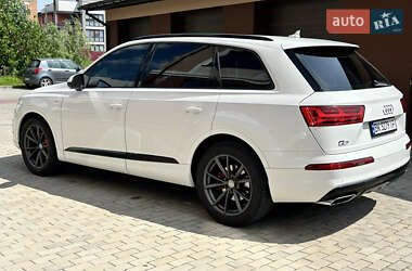 Внедорожник / Кроссовер Audi Q7 2015 в 