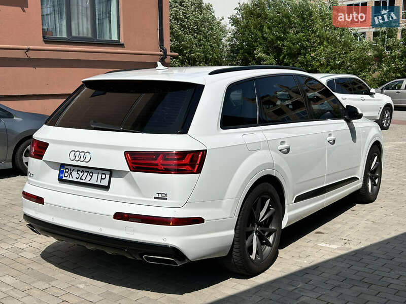 Позашляховик / Кросовер Audi Q7 2015 в Рівному