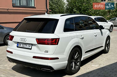 Внедорожник / Кроссовер Audi Q7 2015 в 