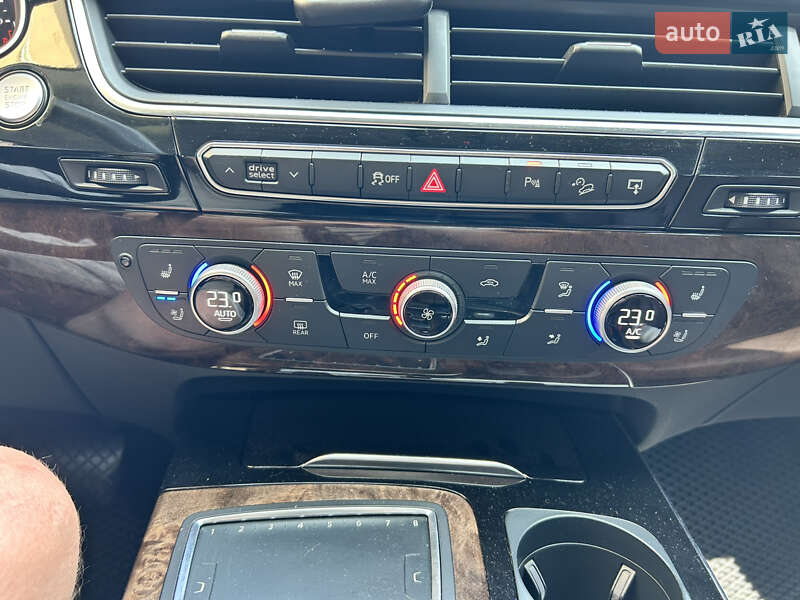 Позашляховик / Кросовер Audi Q7 2015 в Рівному