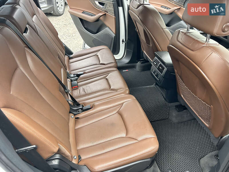 Позашляховик / Кросовер Audi Q7 2015 в Рівному
