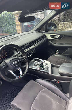 Внедорожник / Кроссовер Audi Q7 2016 в 