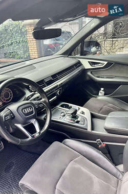Внедорожник / Кроссовер Audi Q7 2016 в 