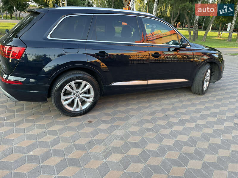 Внедорожник / Кроссовер Audi Q7 2016 в Лубнах