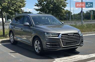 Внедорожник / Кроссовер Audi Q7 2015 в 