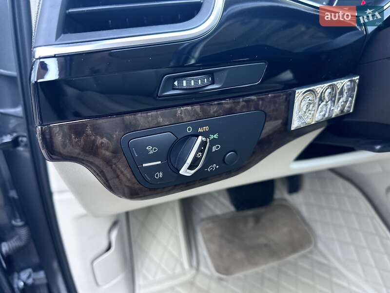 Внедорожник / Кроссовер Audi Q7 2015 в Киеве