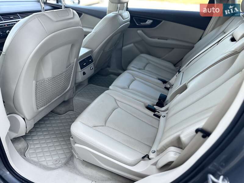 Внедорожник / Кроссовер Audi Q7 2015 в Киеве