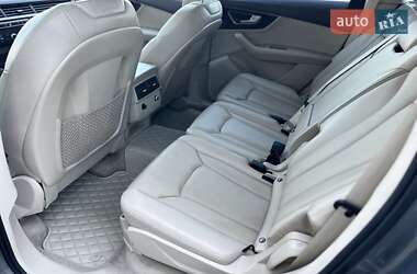 Внедорожник / Кроссовер Audi Q7 2015 в 