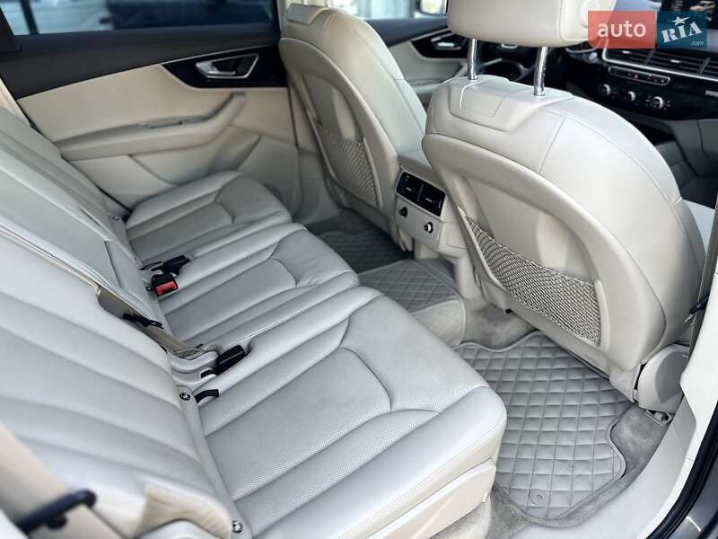 Внедорожник / Кроссовер Audi Q7 2015 в Киеве