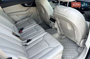 Внедорожник / Кроссовер Audi Q7 2015 в 