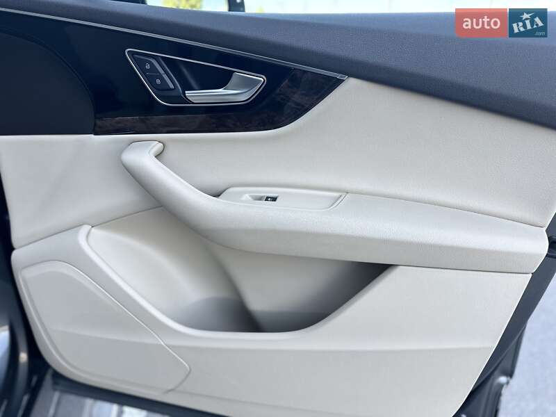 Внедорожник / Кроссовер Audi Q7 2015 в Киеве
