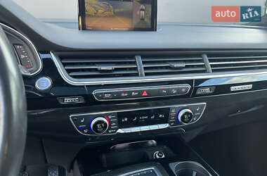 Внедорожник / Кроссовер Audi Q7 2017 в 