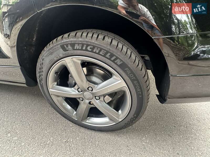 Позашляховик / Кросовер Audi Q7 2013 в Запоріжжі