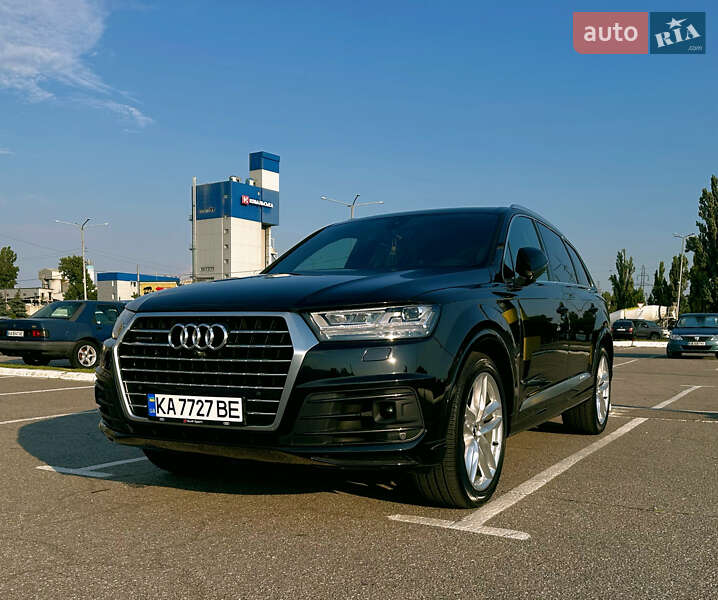 Внедорожник / Кроссовер Audi Q7 2018 в 