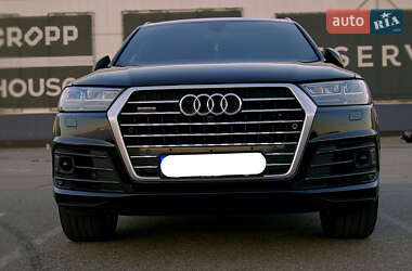 Внедорожник / Кроссовер Audi Q7 2018 в 