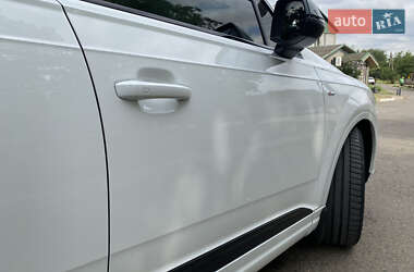 Внедорожник / Кроссовер Audi Q7 2017 в 