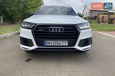 Внедорожник / Кроссовер Audi Q7 2017 в 