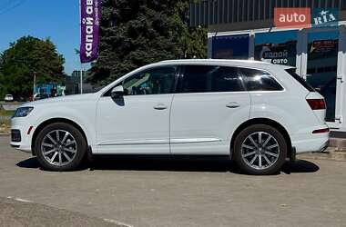 Внедорожник / Кроссовер Audi Q7 2017 в 
