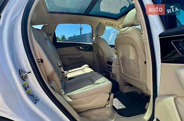 Внедорожник / Кроссовер Audi Q7 2017 в 
