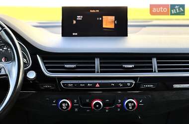 Позашляховик / Кросовер Audi Q7 2016 в 