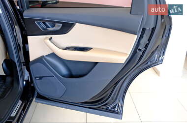 Внедорожник / Кроссовер Audi Q7 2021 в 