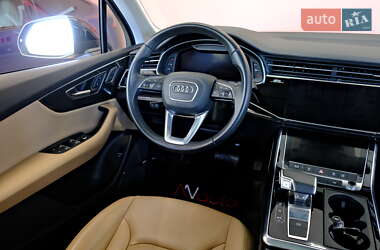 Внедорожник / Кроссовер Audi Q7 2021 в 