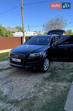 Позашляховик / Кросовер Audi Q7 2012 в 
