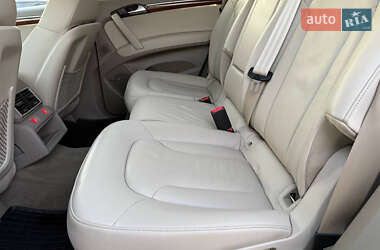 Внедорожник / Кроссовер Audi Q7 2015 в 