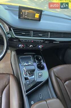 Внедорожник / Кроссовер Audi Q7 2017 в 