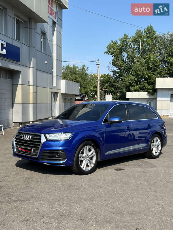 Позашляховик / Кросовер Audi Q7 2016 в 