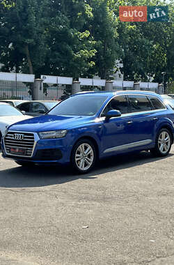 Позашляховик / Кросовер Audi Q7 2016 в 