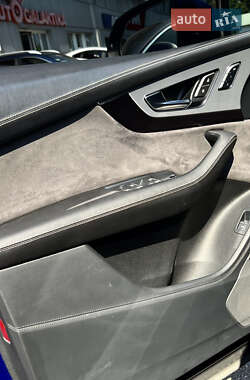 Позашляховик / Кросовер Audi Q7 2016 в 
