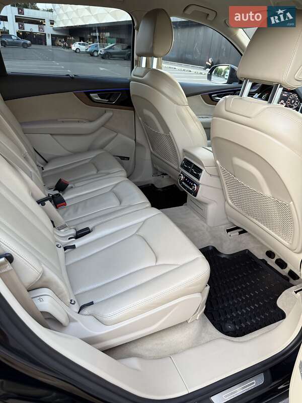 Позашляховик / Кросовер Audi Q7 2016 в Києві
