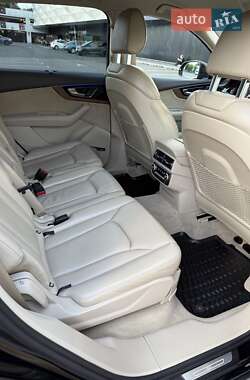 Внедорожник / Кроссовер Audi Q7 2016 в 