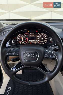 Внедорожник / Кроссовер Audi Q7 2016 в 