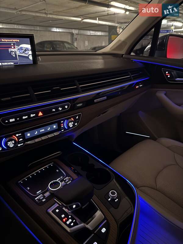Позашляховик / Кросовер Audi Q7 2016 в Києві