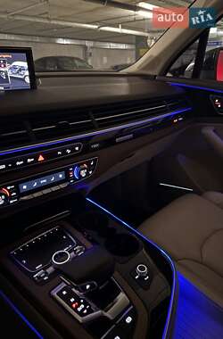 Внедорожник / Кроссовер Audi Q7 2016 в 