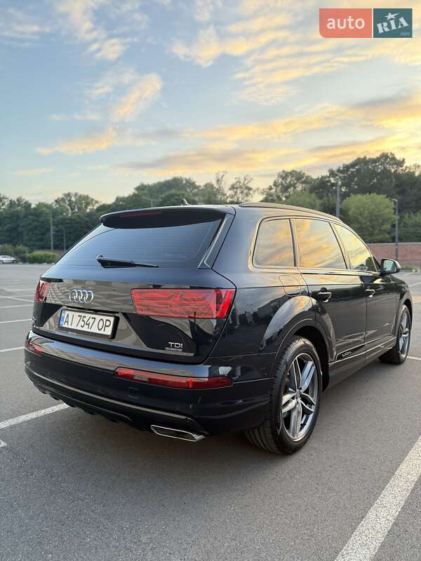 Позашляховик / Кросовер Audi Q7 2016 в Києві