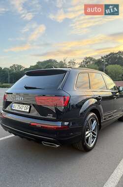 Внедорожник / Кроссовер Audi Q7 2016 в 